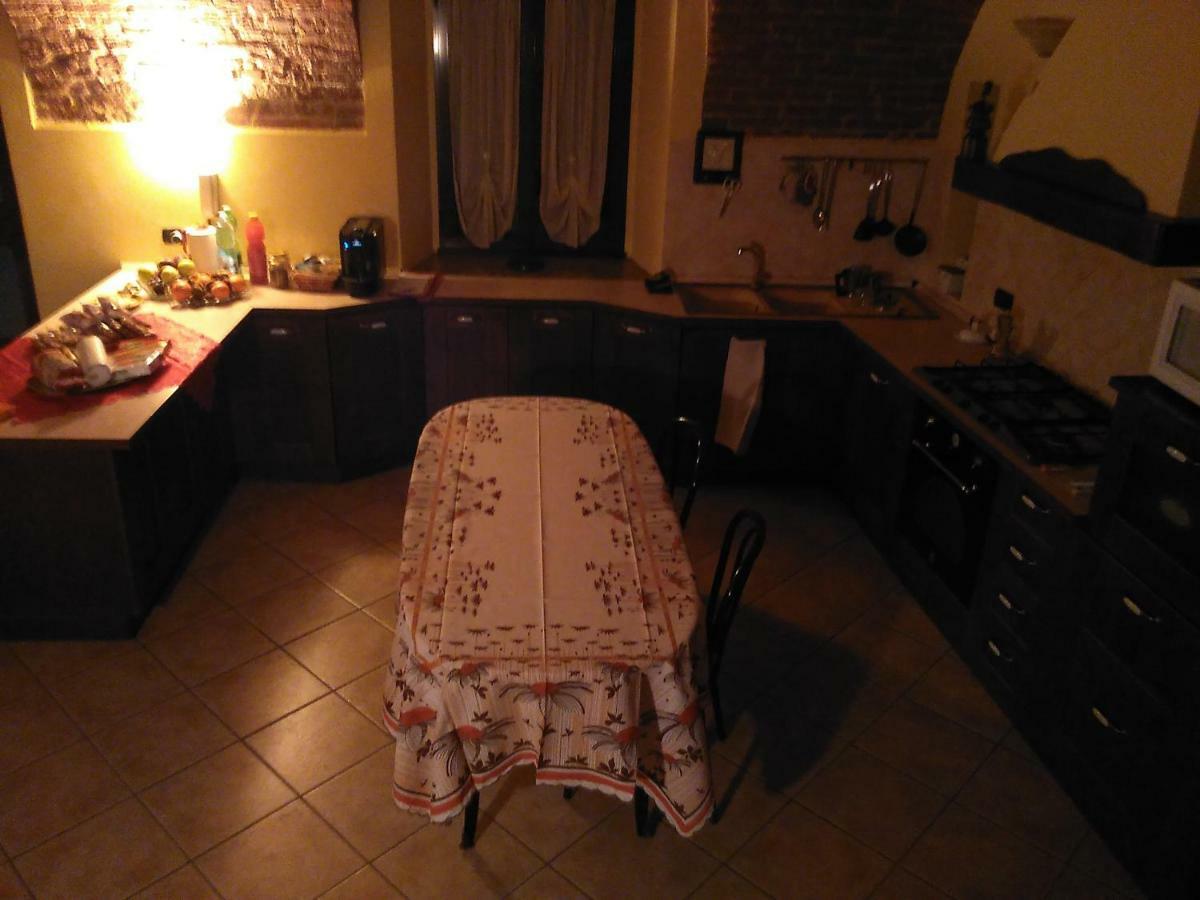 Casa Aromi Ed Arte Pensionat Asti Eksteriør billede